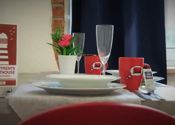 Lighthouse Apartament *